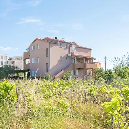 Comfortable Kastel Stafilic With Balcony Apartman Kaštela