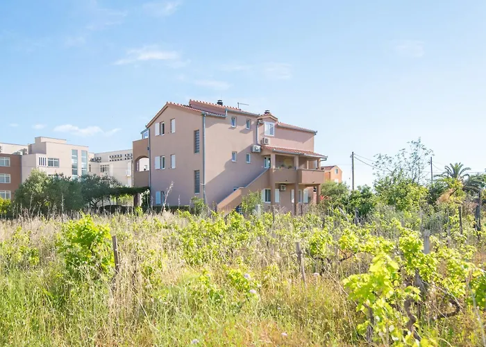 Comfortable Kastel Stafilic With Balcony Apartman Kaštela