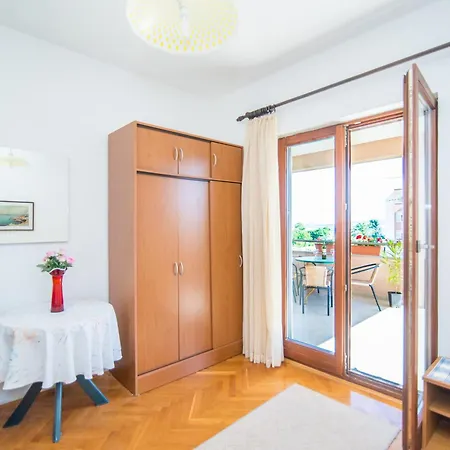 Comfortable Kastel Stafilic With Balcony *