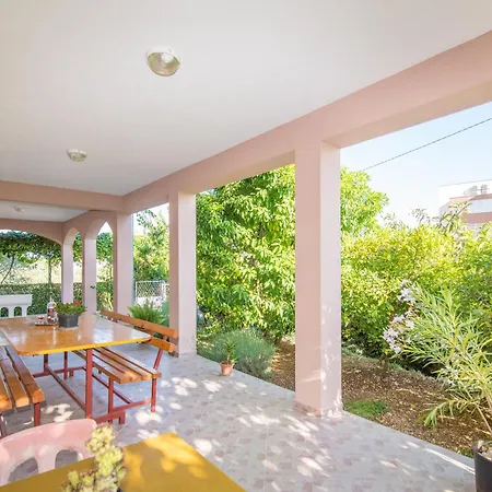 Apartman Comfortable Kastel Stafilic With Balcony