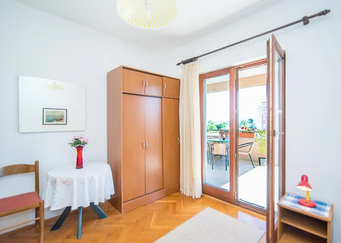 Comfortable Kastel Stafilic With Balcony *