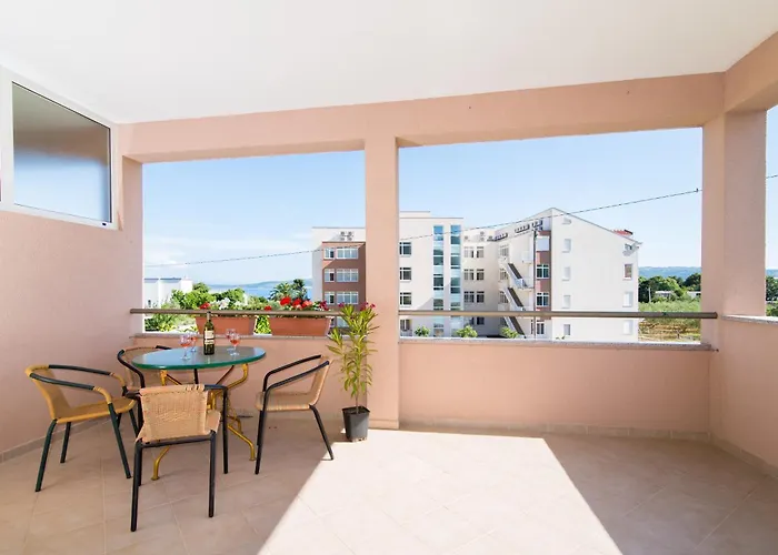 Apartment Comfortable Kastel Stafilic With Balcony
